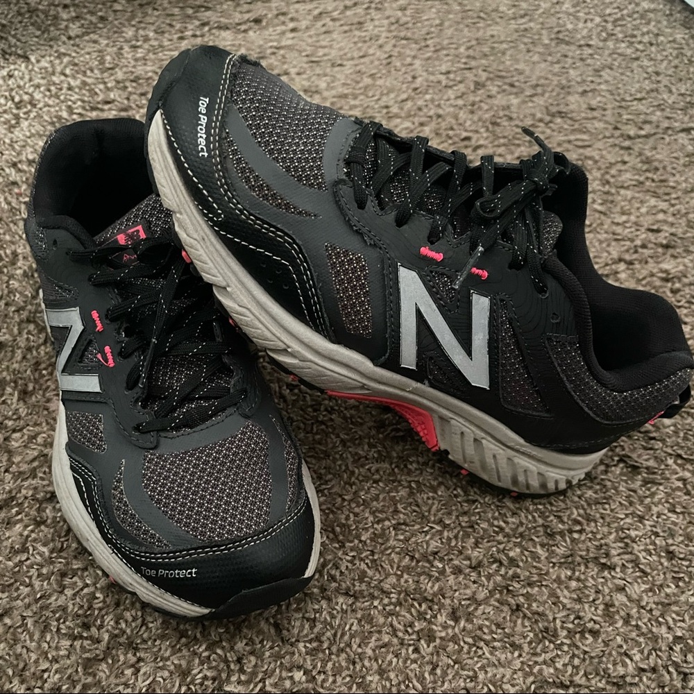 new balance sneakers boys size 7